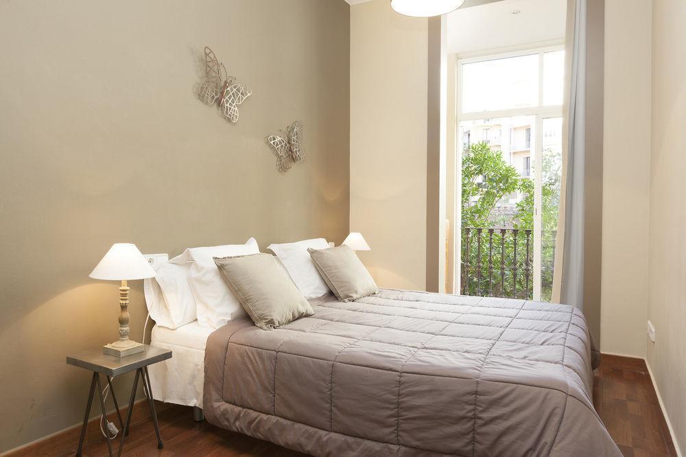 Easy Sleep Gaudi Terrace Apartment Barcelona Bagian luar foto