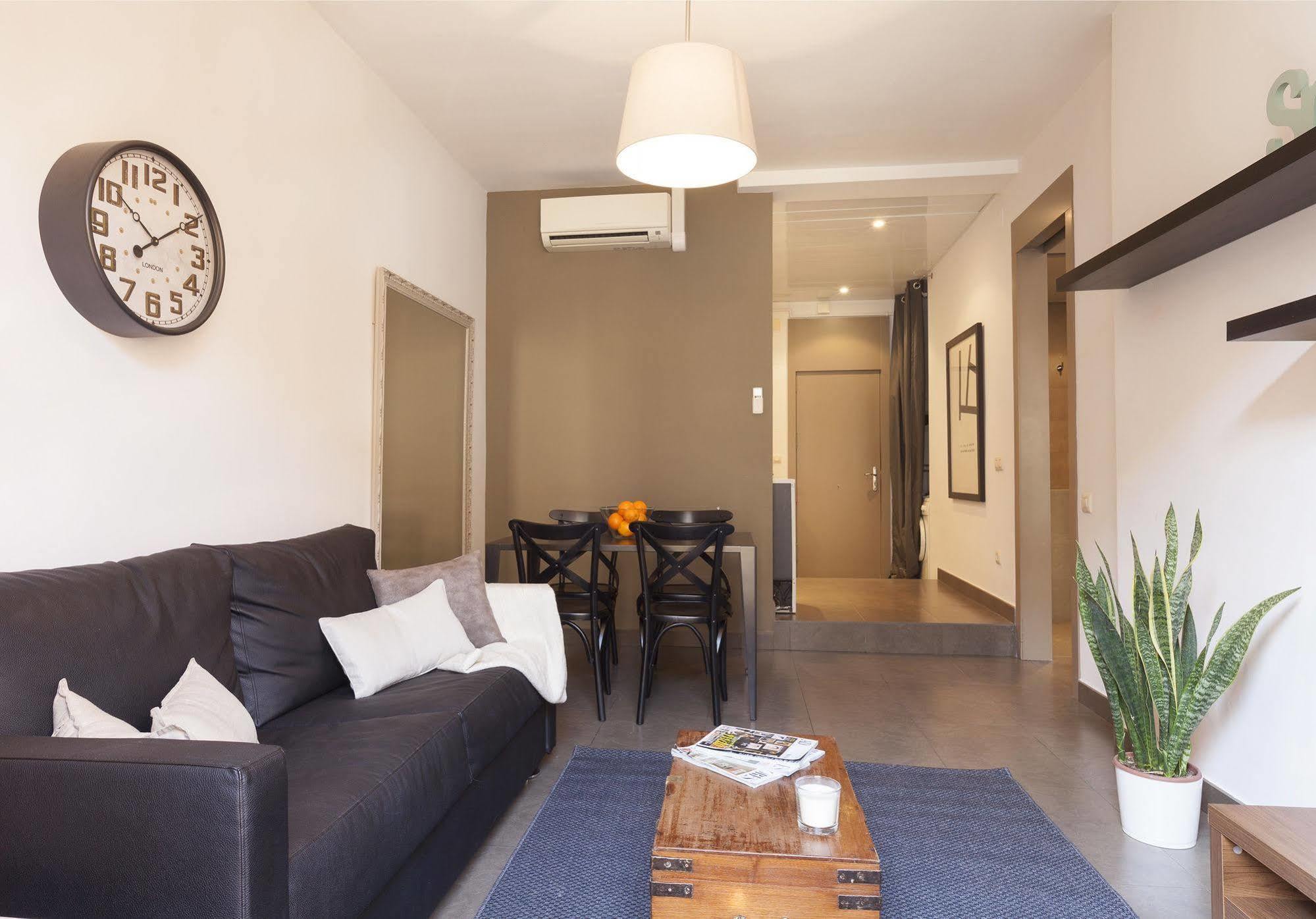 Easy Sleep Gaudi Terrace Apartment Barcelona Bagian luar foto
