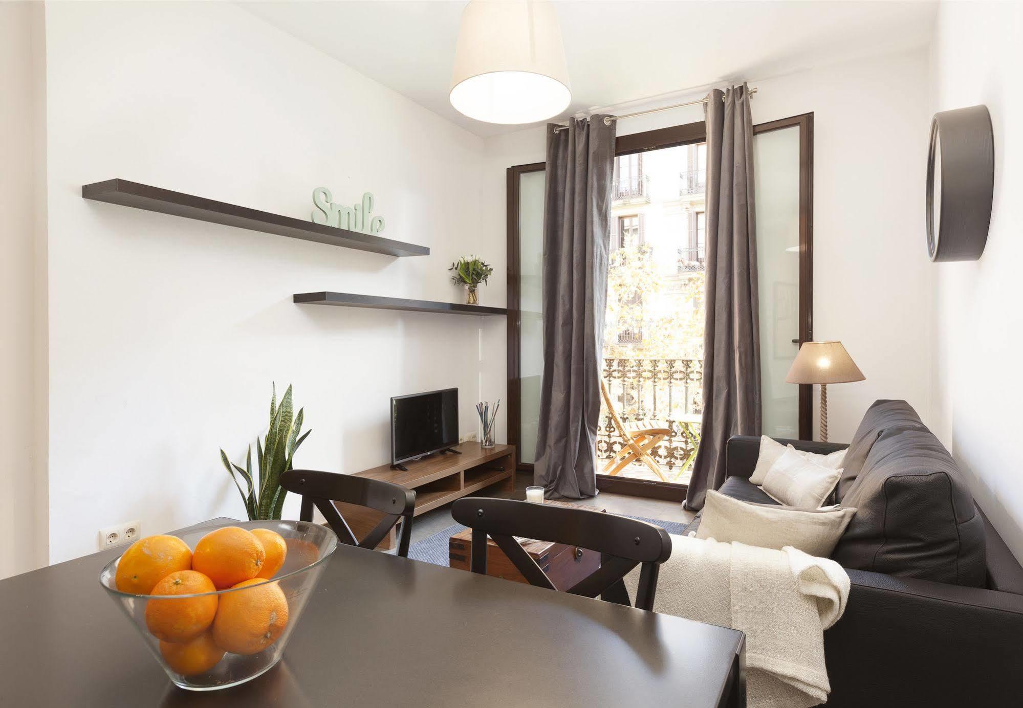 Easy Sleep Gaudi Terrace Apartment Barcelona Bagian luar foto