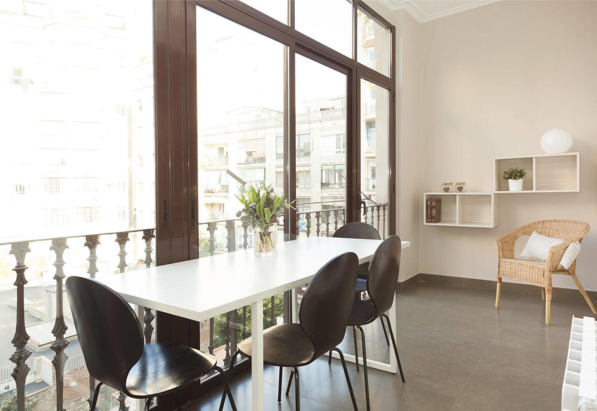 Easy Sleep Gaudi Terrace Apartment Barcelona Bagian luar foto
