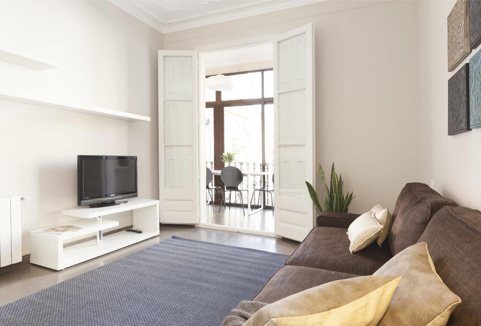 Easy Sleep Gaudi Terrace Apartment Barcelona Bagian luar foto
