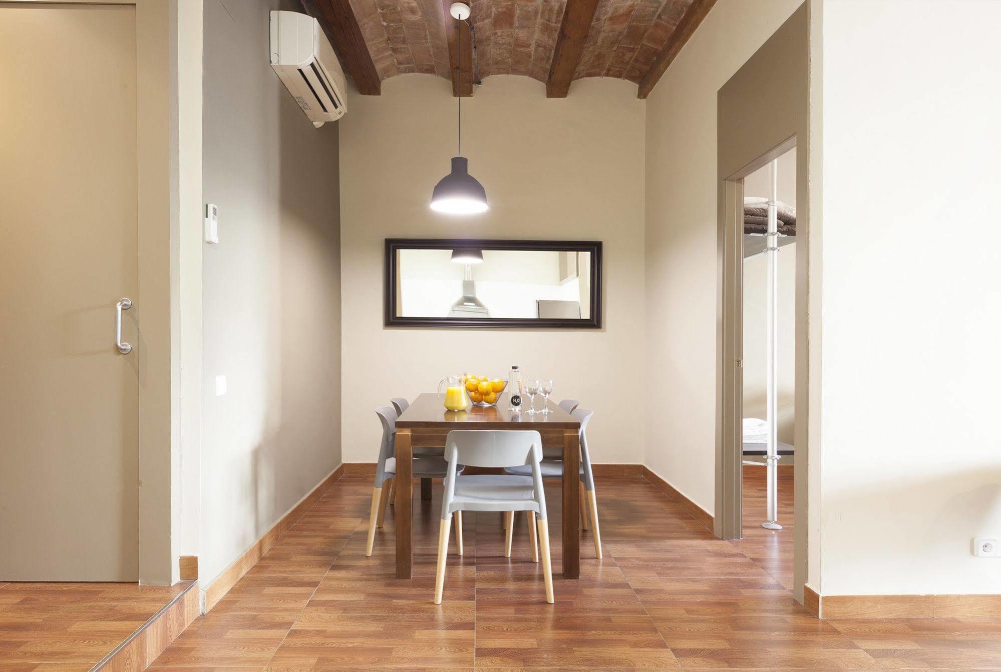 Easy Sleep Gaudi Terrace Apartment Barcelona Bagian luar foto