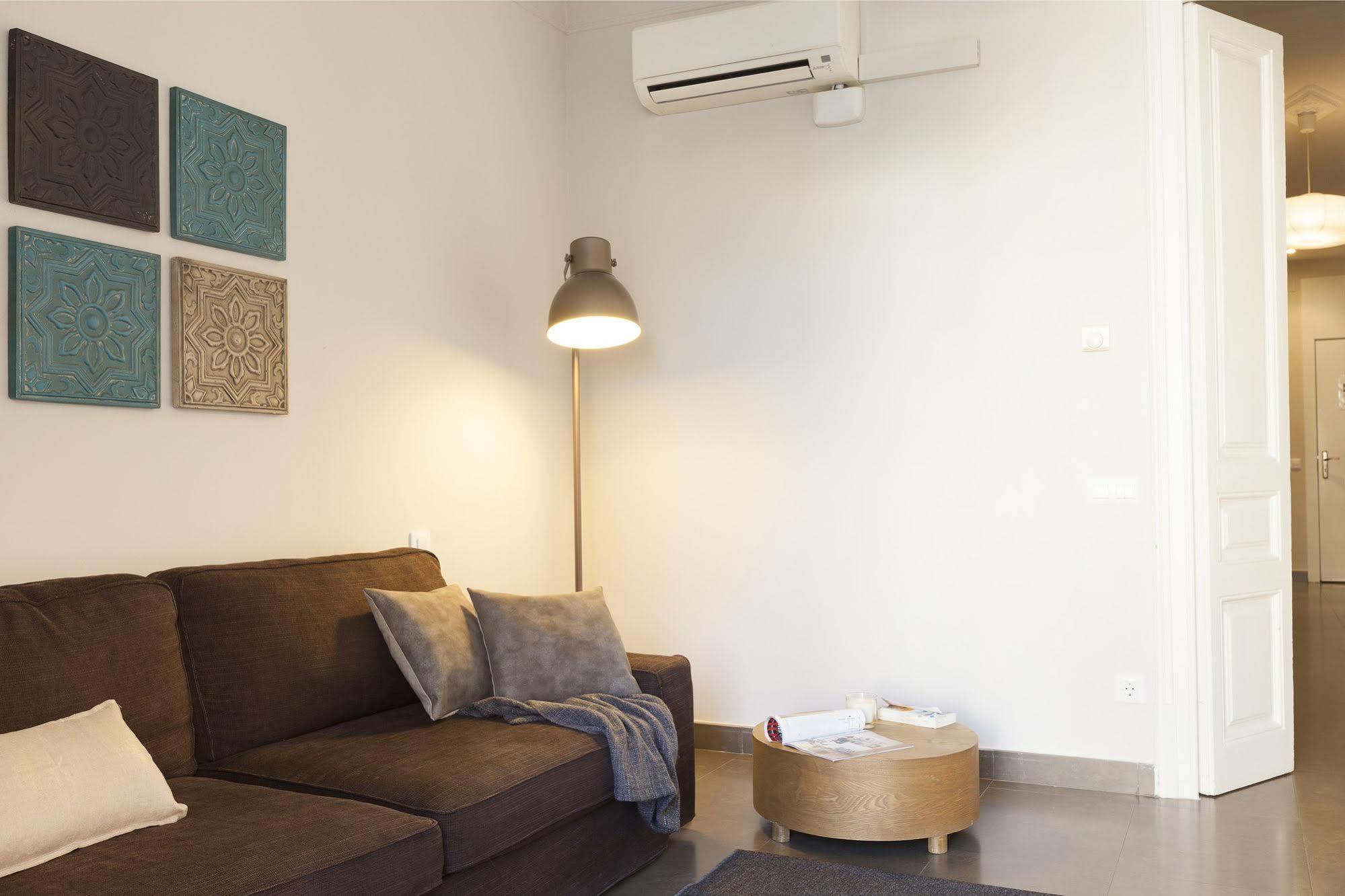 Easy Sleep Gaudi Terrace Apartment Barcelona Bagian luar foto