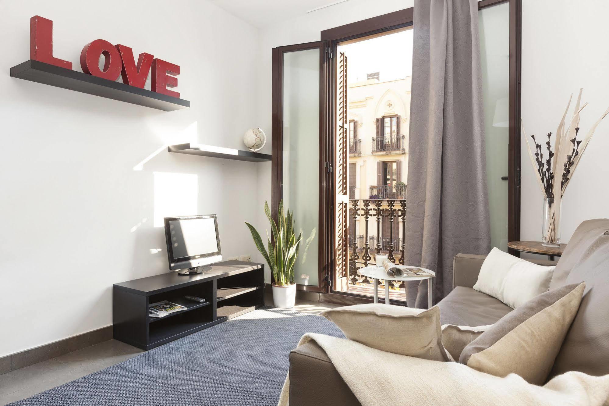 Easy Sleep Gaudi Terrace Apartment Barcelona Bagian luar foto