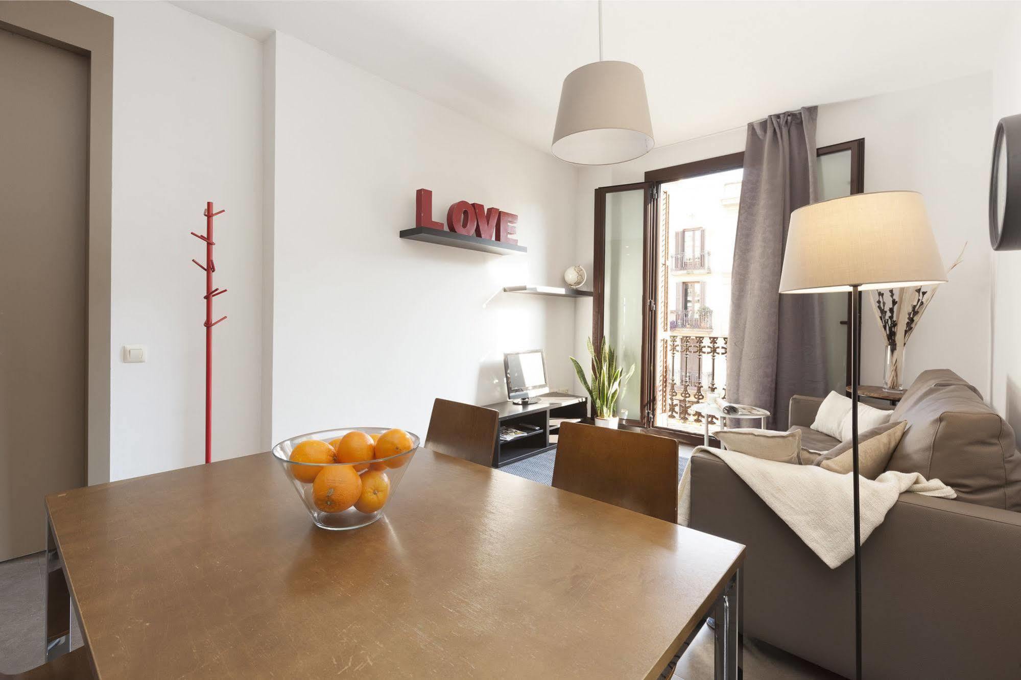 Easy Sleep Gaudi Terrace Apartment Barcelona Bagian luar foto