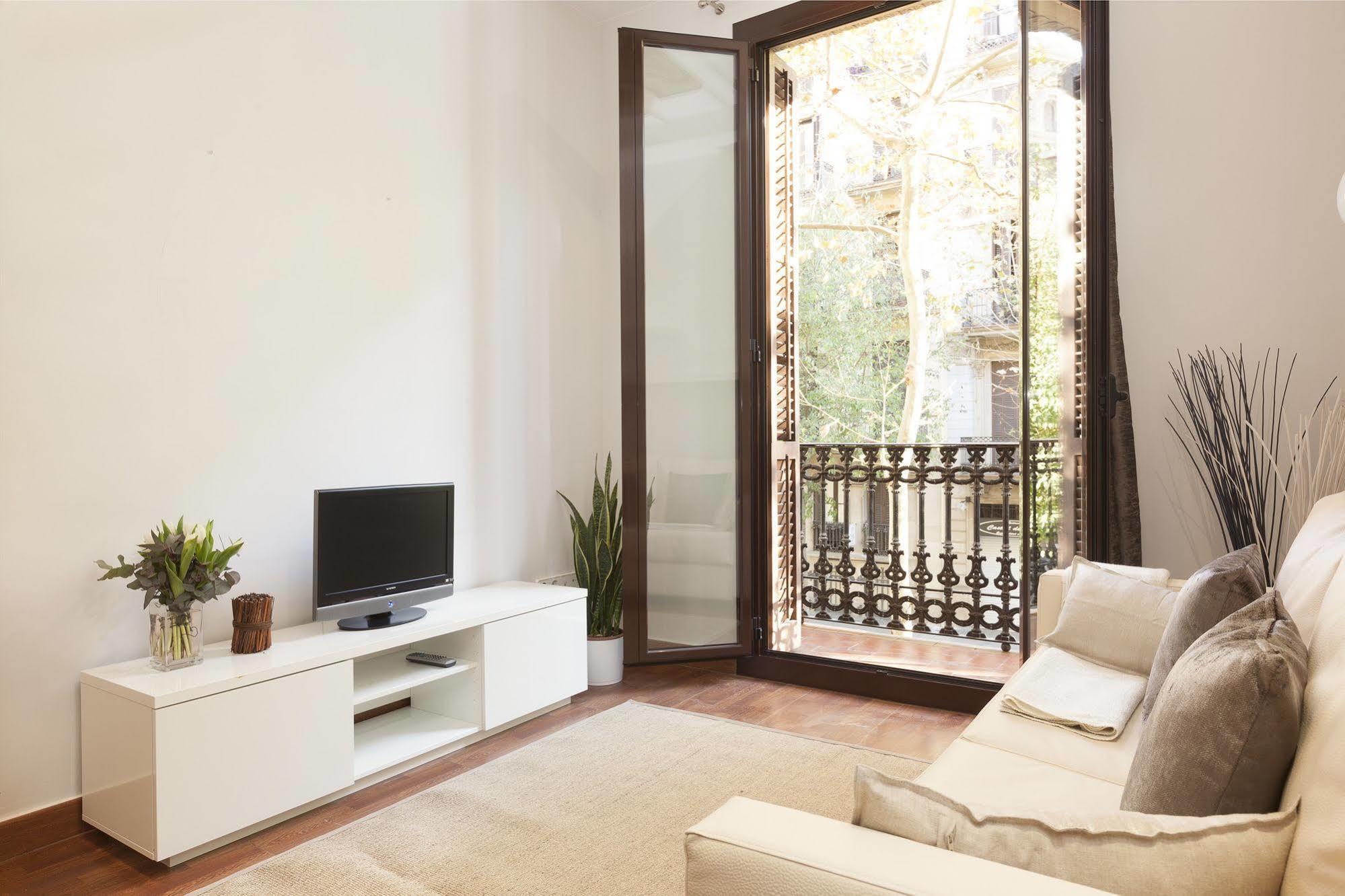 Easy Sleep Gaudi Terrace Apartment Barcelona Bagian luar foto