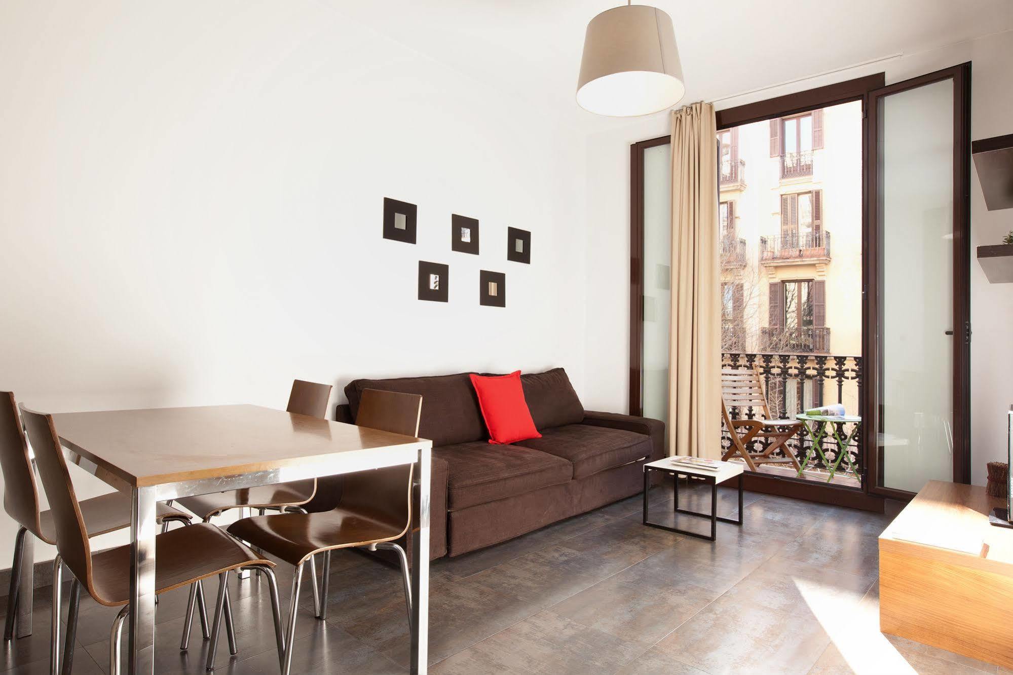 Easy Sleep Gaudi Terrace Apartment Barcelona Bagian luar foto
