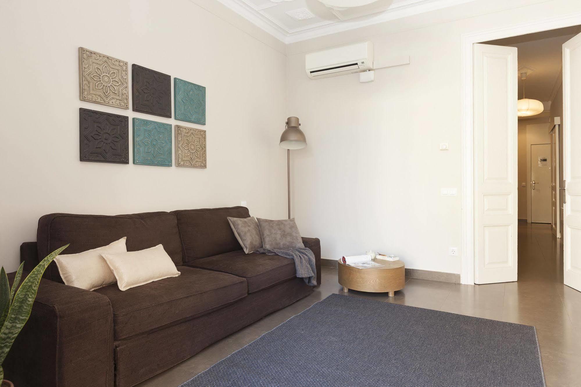 Easy Sleep Gaudi Terrace Apartment Barcelona Bagian luar foto