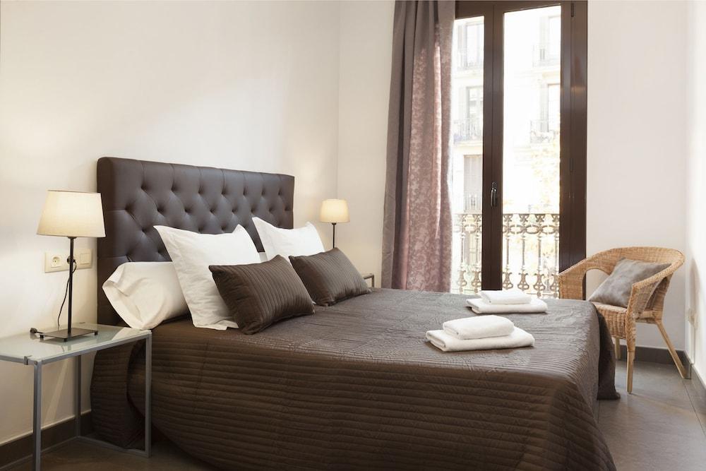 Easy Sleep Gaudi Terrace Apartment Barcelona Bagian luar foto
