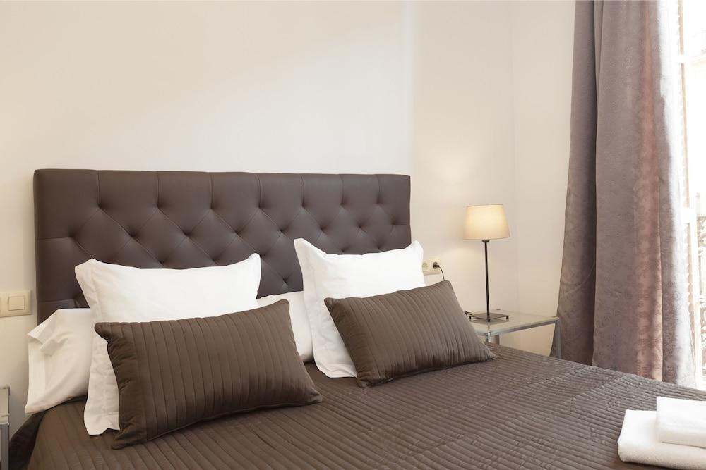 Easy Sleep Gaudi Terrace Apartment Barcelona Bagian luar foto