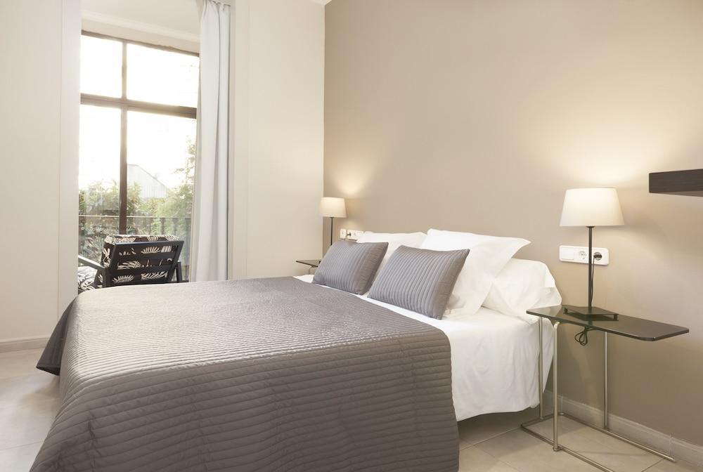Easy Sleep Gaudi Terrace Apartment Barcelona Bagian luar foto