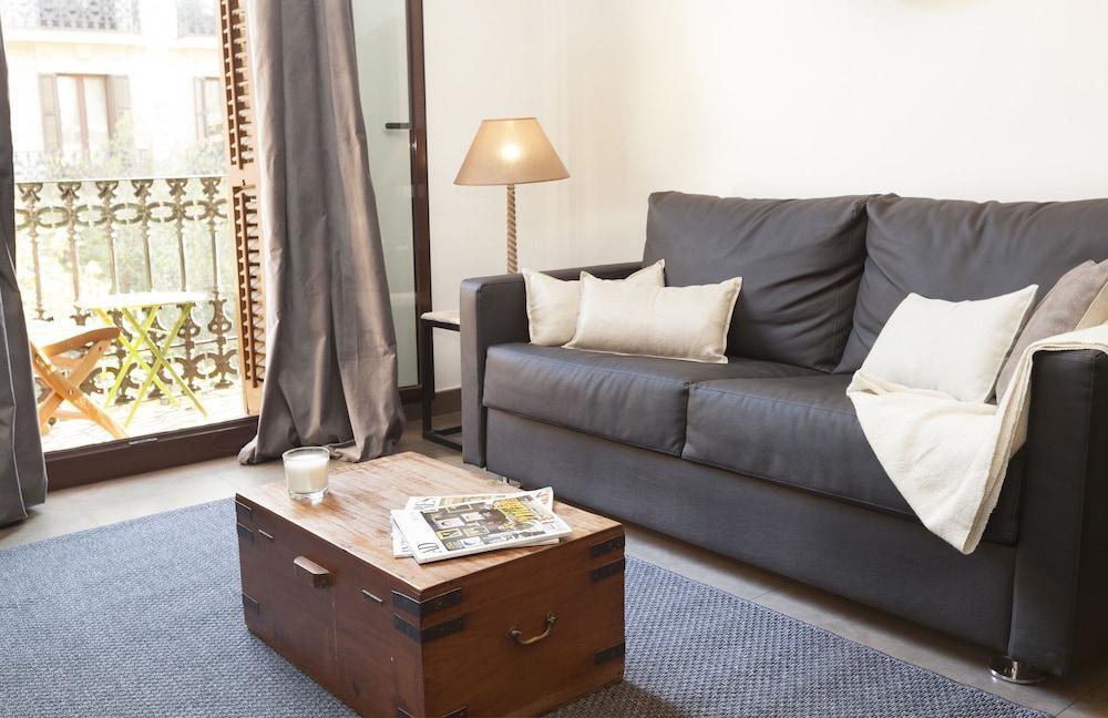 Easy Sleep Gaudi Terrace Apartment Barcelona Bagian luar foto