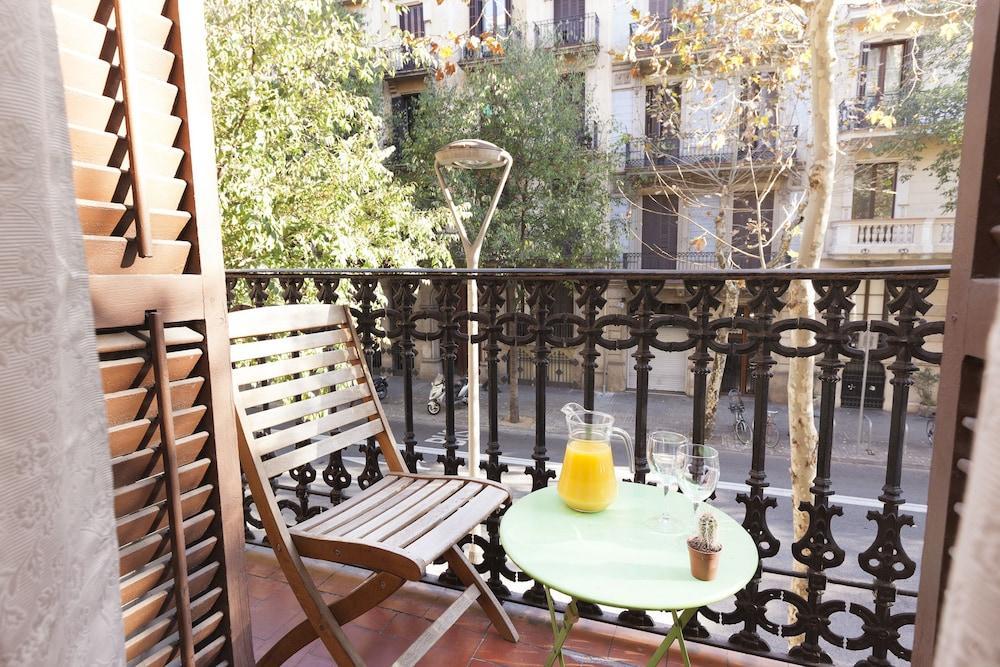 Easy Sleep Gaudi Terrace Apartment Barcelona Bagian luar foto