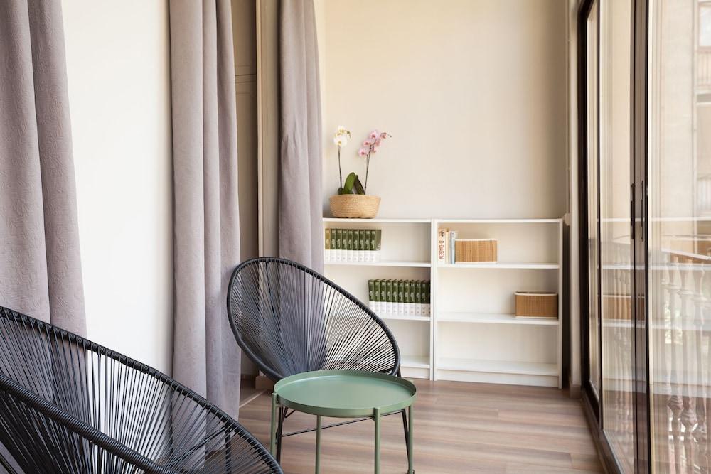 Easy Sleep Gaudi Terrace Apartment Barcelona Bagian luar foto