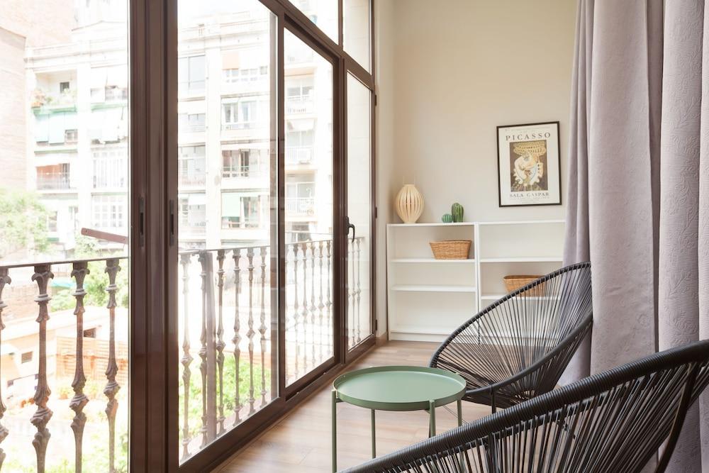 Easy Sleep Gaudi Terrace Apartment Barcelona Bagian luar foto